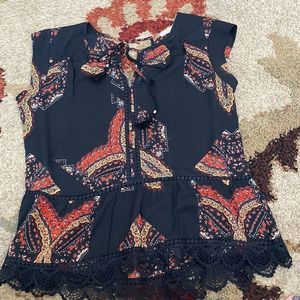 ❤️ Gibson and Latimer Sleeveless Blouse ❤️